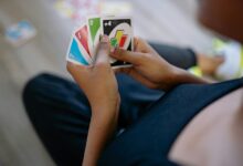 uno gameplay shuffle hands